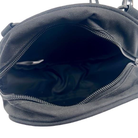 Victoria’s Secret PINK Round 2 in 1 Black Crossbody Fanny Pack Travel Vacay Bag - Picture 7 of 7